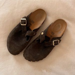 Birkenstock Clogs in Mocha w/ Gold Studs | Size 8 | Size 39